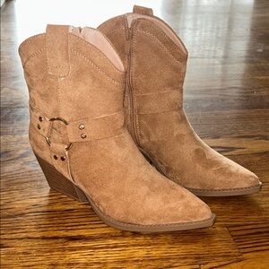 TOP Moda Tan Faux Suede Western Ankle Boots with Ring Accent